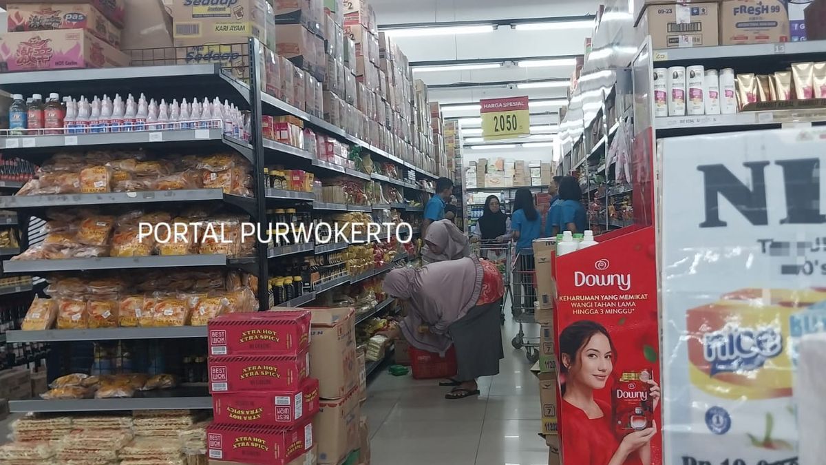 Toko Kayumas: Jembatan Kehidupan di Jantung Jeruklegi